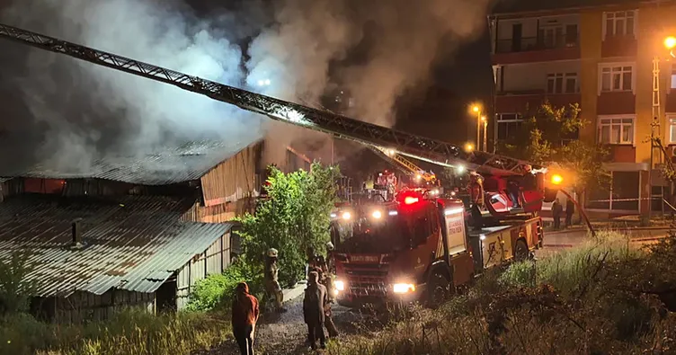 Arnavutköy’de fabrika yangını!
