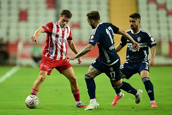 sariyer-antalyaspor-deplasmaninda-geri-dondu-1787948762657.jpeg