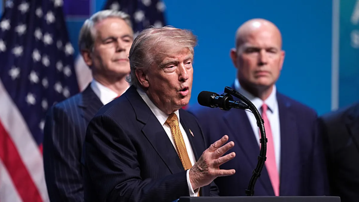 Trump Yönetimi Suriye’nin “Teröre Destek Veren Ülkeler” listesinden çıkarılması için Kongre’ye bildirimde bulundu! Trump Yönetimi Suriye’nin “Teröre Destek Veren Ülkeler” listesinden çıkarılması için Kongre’ye bildirimde bulundu!
