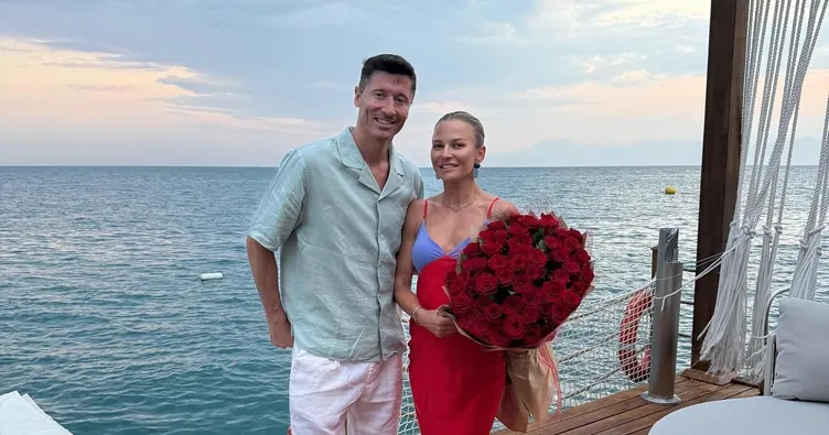 Ünlü futbolcunun tatil durağı Antalya oldu! Lewandowski ailesiyle birlikte geldi