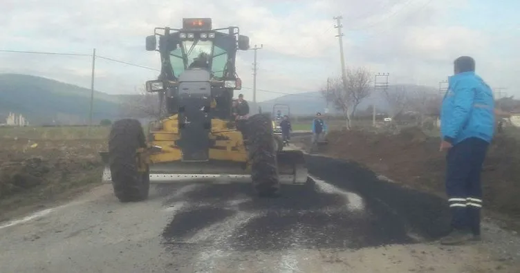 Kırkağaç’ın yolları bakımdan geçti