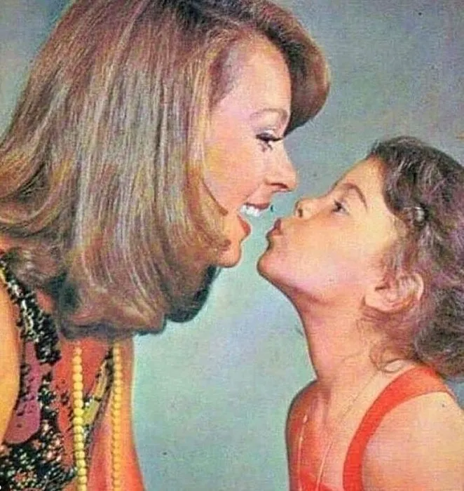 İbo ile Güllüşah’ın gönülleri fetheden yıldızıydı! Hülya Koçyiğit’in kızı Gülşah Alkoçlar bakın yıllara nasıl meydan okuyor