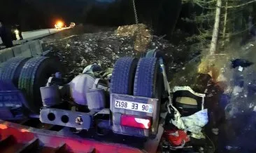Yer Bolu: TIR sürücüsü öldü! Korkunç görüntüler #bolu