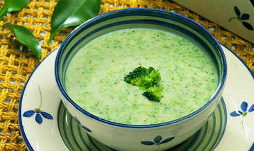 Brokoli çorbası nasıl yapılır? Brokoli çorbası tarifi...