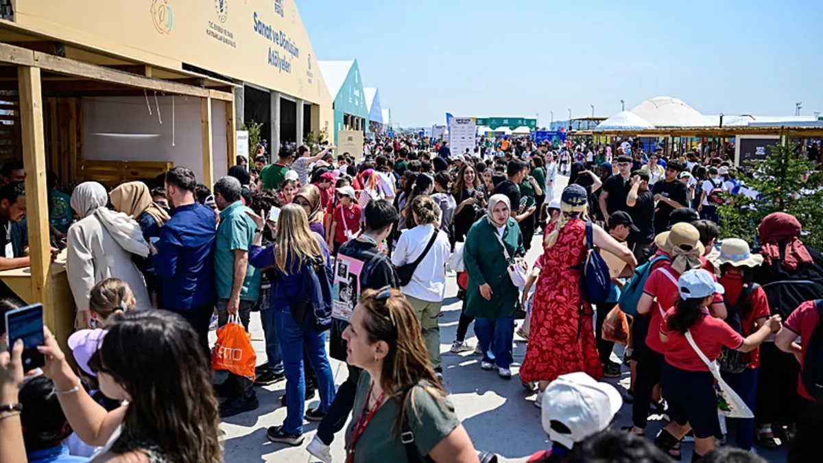 Sıfır Atık Festivali etkinlikleri üçüncü gününde devam ediyor! Ailelerden ve gençlerden yoğun ilgi… Sıfır Atık Festivali etkinlikleri üçüncü gününde devam ediyor! Ailelerden ve gençlerden yoğun ilgi…