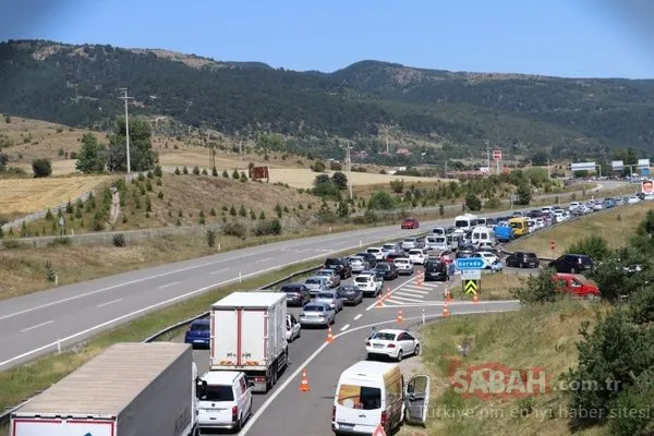 Yola çıkacaklar dikkat! Bolu'da trafik durma noktasına geldi