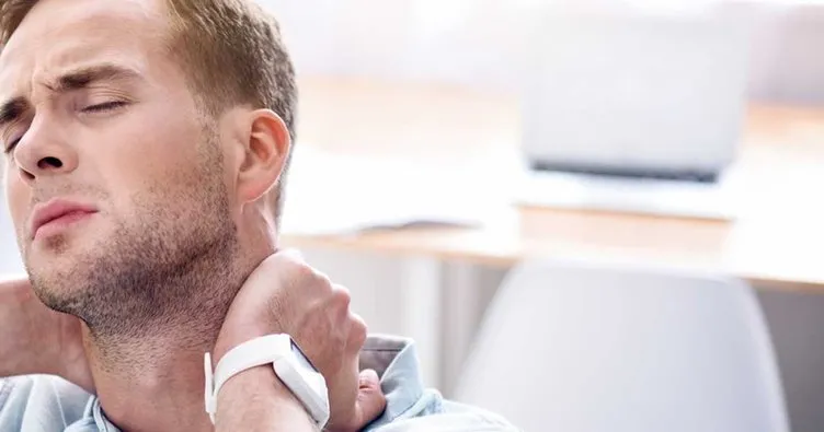 EVDE ÇÖZÜM! Boyun ağrısına ne iyi gelir? Enseye vuran boyun ağrısı nasıl geçer?