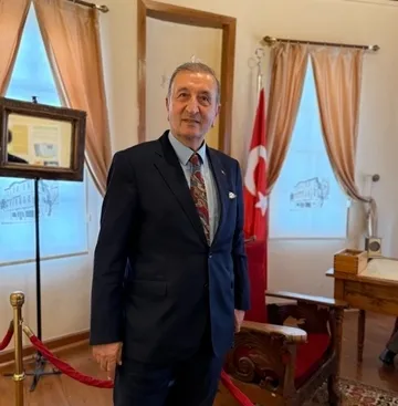 son-dakika-chp-dagiliyor-mu-abp-genel-baskani-yalcindan-carpici-aciklama-chpden-86-vekil-ile-74-il-baskani-biz-1782562331736.jpg SON DAKİKA… CHP dağılıyor mu? ABP Genel Başkanı Yalçın’dan çarpıcı açıklama: CHP'den 86 vekil ile 74 il başkanı bize katılacak!