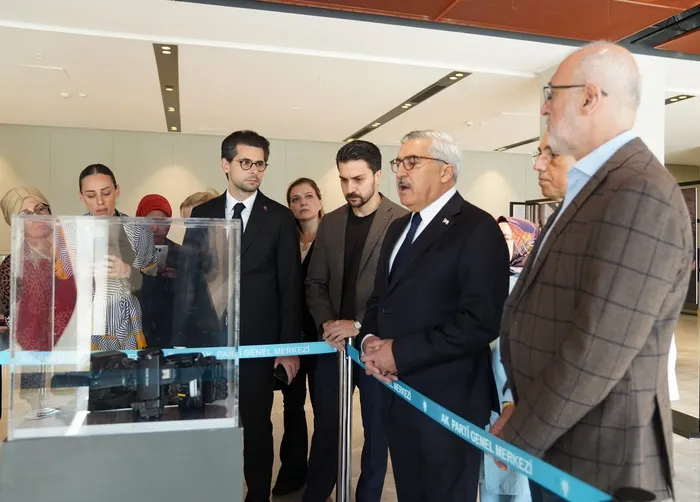 ak-partide-gazze-vicdanin-sahitligi-fotograf-sergisi-acildi-huseyin-yayman-katil-netanyahunun-yargilanmasi-sar-1791526870455.jpg