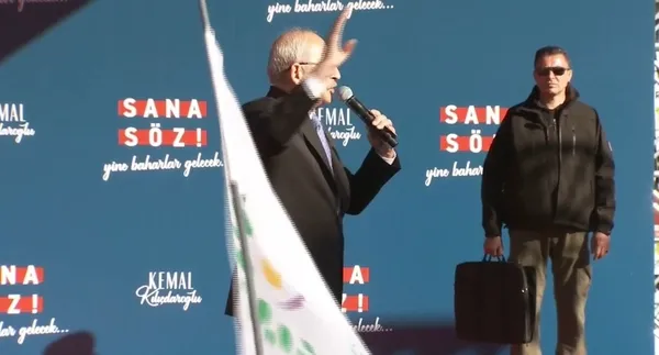 Kemal Kılıçdaroğlu ve Ekrem İmamoğlu’nun Van mitinginde PKK’nın siyasi uzantısı HDP’nin flamaları sallandı Selahattin Demirtaş’a özgürlük sloganı atıldı