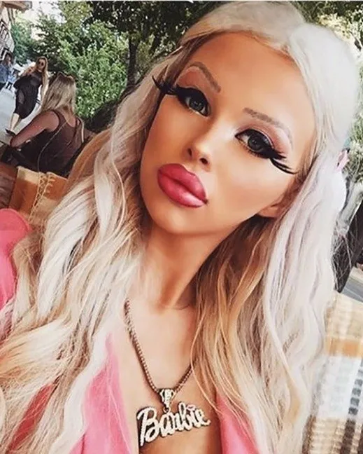 Bu dünyadaki tek derdi Barbie bebek gibi olmak