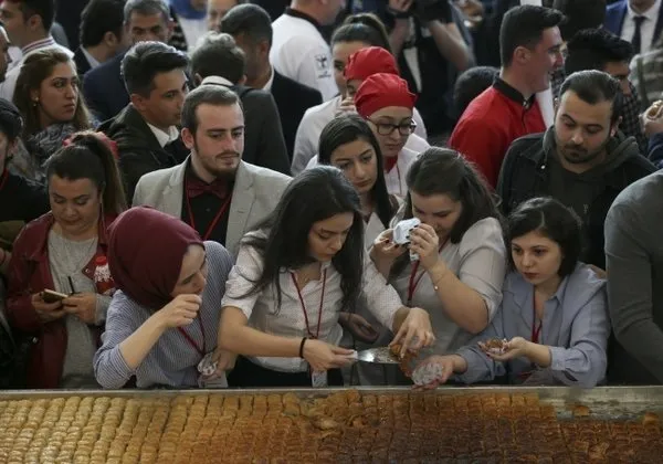 Dünyanın en büyük baklavası başkentte yapıldı