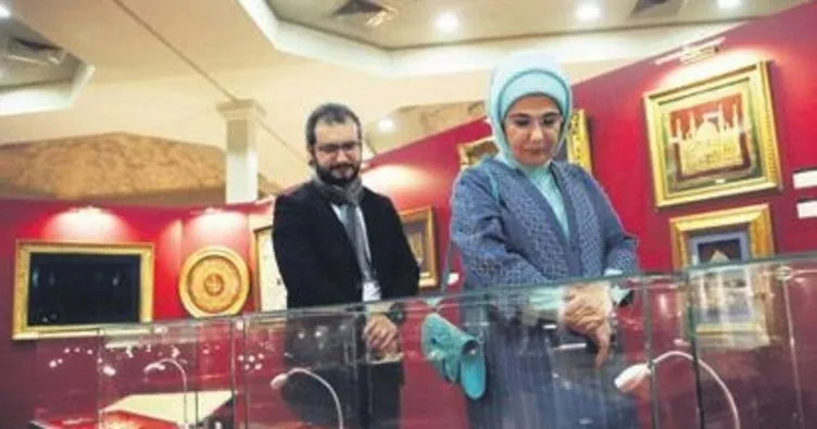 Emine Erdoğan karma eserler sergisini gezdi
