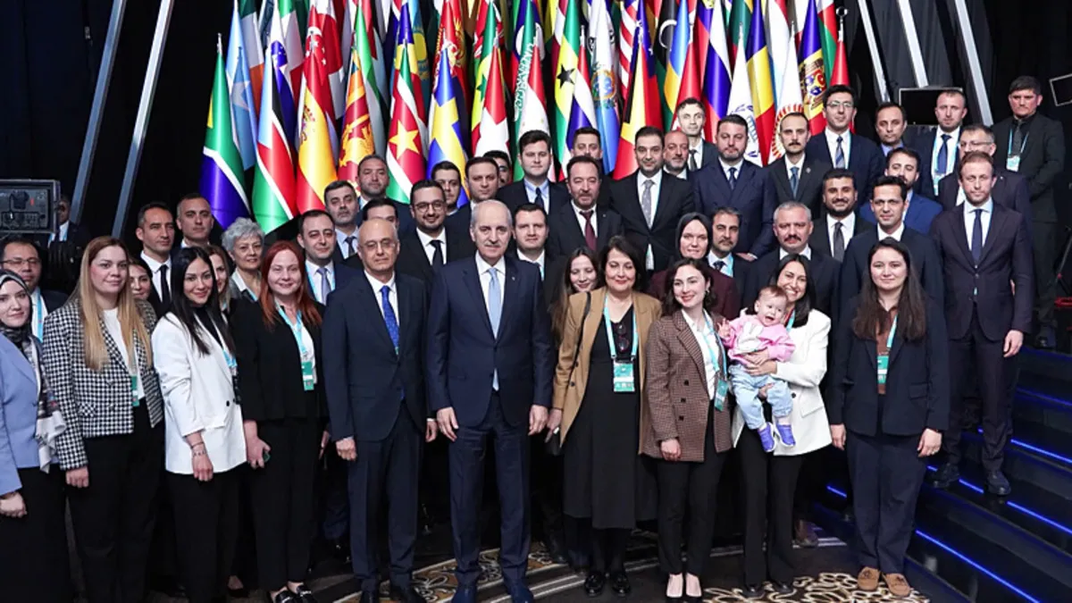 TBMM başkanı Kurtulmuş PAB 152’nci Genel kurul üyeleri ile aile fotoğrafı verdi TBMM başkanı Kurtulmuş PAB 152’nci Genel kurul üyeleri ile aile fotoğrafı verdi