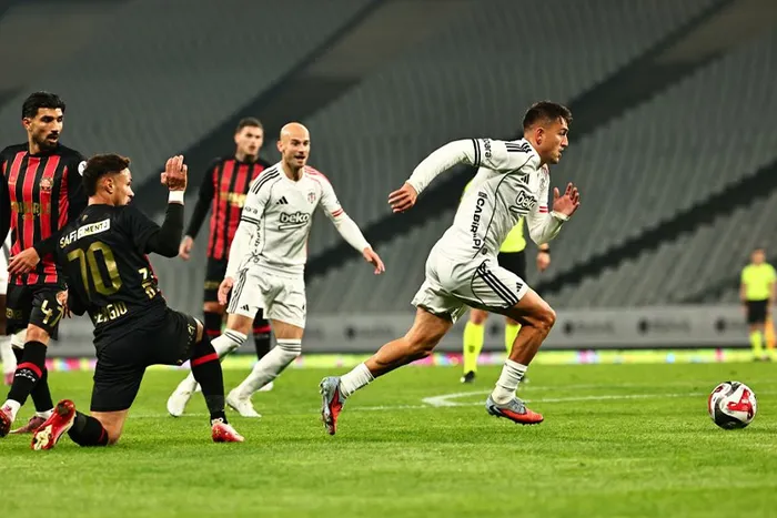 canli-super-ligde-besiktas-fatih-karagumruk-maci-ne-zaman-saat-kacta-hangi-kanalda-1777299288311.jpg