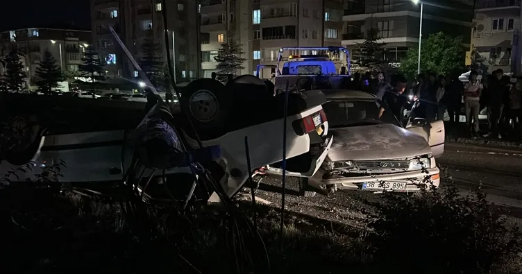 Sivas’ta otomobiller çarpıştı! 5 yaralı