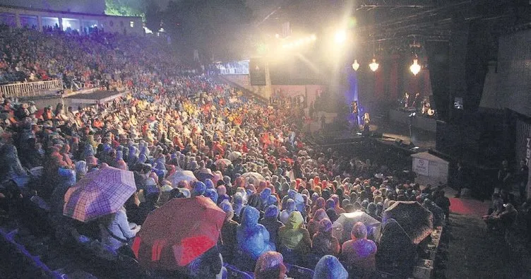 Açıkhava’da yağmur altında Şebnem Ferah konseri