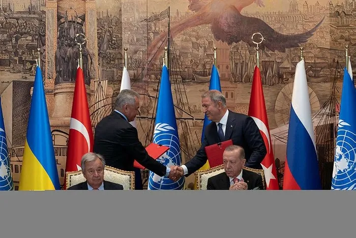 Bakan Akar: Çok yakında ilk geminin Ukrayna limanlarından ayrıldığını duyacağız