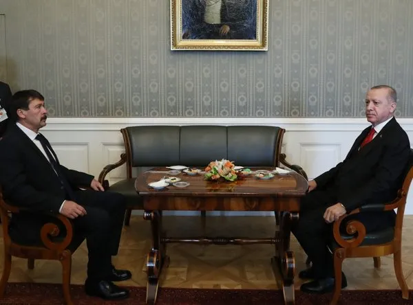 Başkan Erdoğan Macaristan'da! Macaristan Cumhurbaşkanı Janos Ader ile görüştü