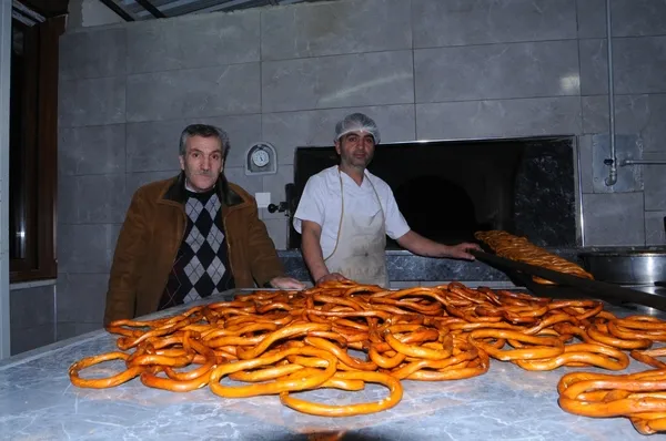 bu-simit-500-yildir-sadece-ramazanlarda-bartinda-cikiyor-1680695087126.jpg