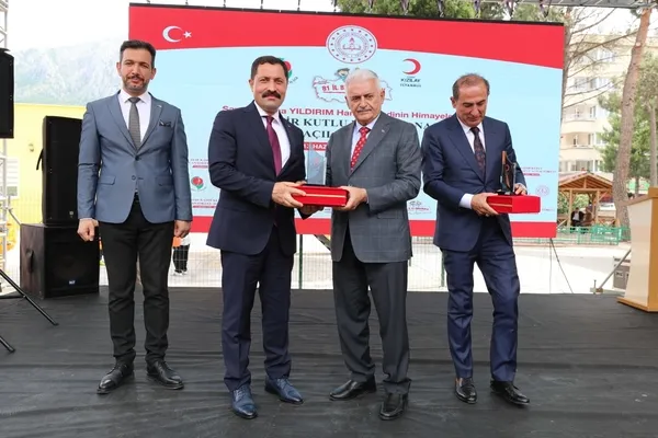 eski-basbakan-yildirim-amasyada-bir-dizi-acilislar-gerceklestirdi-1655192168164.jpg