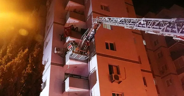 Apartman dairesinde yangın! 10 kişi dumandan etkilendi