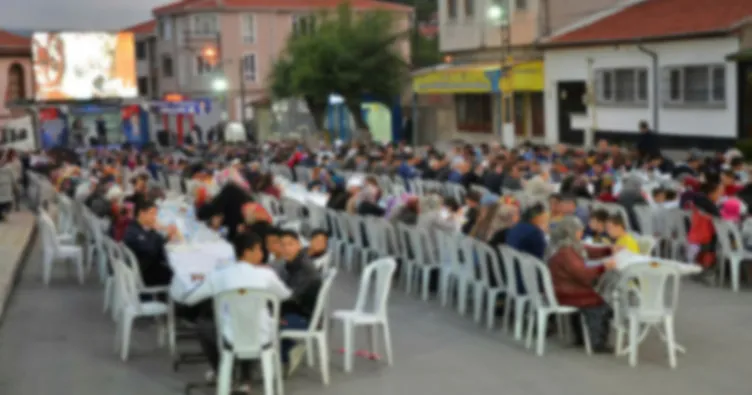 Bu köyde kimse orucunu evde açmıyor