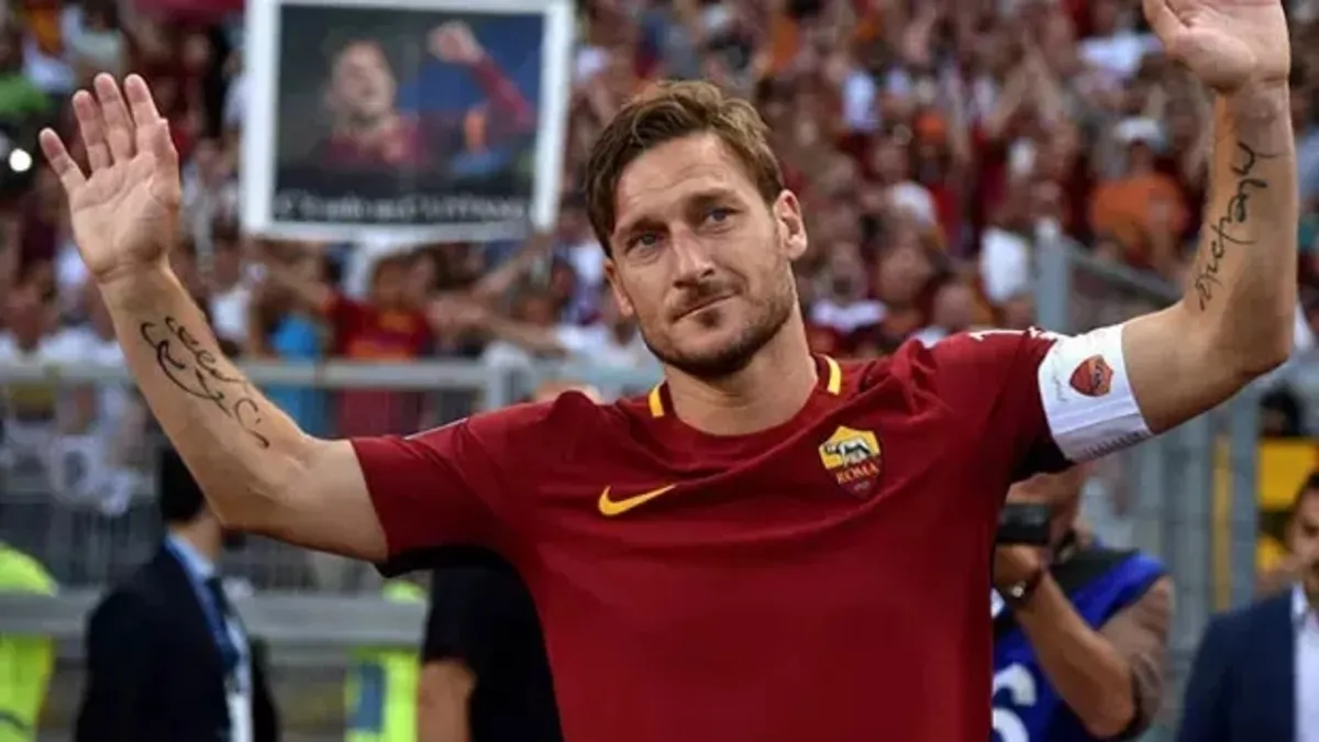 Son dakika: İtalyan efsane Totti futbola geri dönebileceğini açıkladı! Son dakika: İtalyan efsane Totti futbola geri dönebileceğini açıkladı!