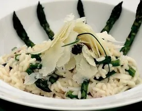 Kuşkonmazlı ve Kalamarlı Risotto