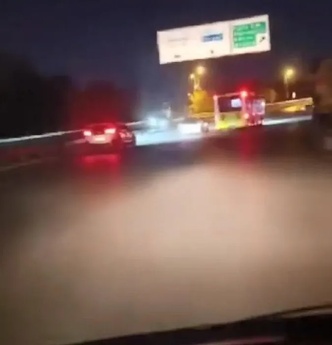 İETT şoförü bir araca çarparak kaçtı: Otomobil sürücüsü kaçan şoförü yakalamak isterken ölümden döndü!