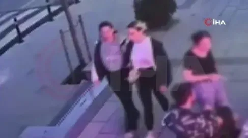 gullunun-kizi-ve-arkadasi-kaciyor-muydu-avukatlarindan-aciklama-geldi-1765383910776.jpeg