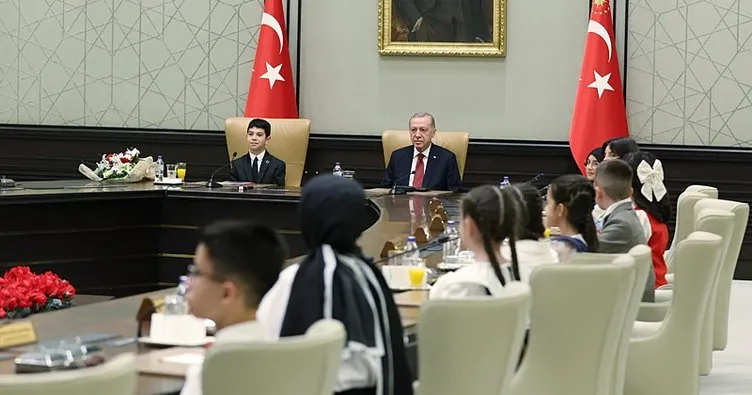Başkan Erdoğan Külliye’de çocukları kabul etti: Sizler yarınlarımızın umudusunuz