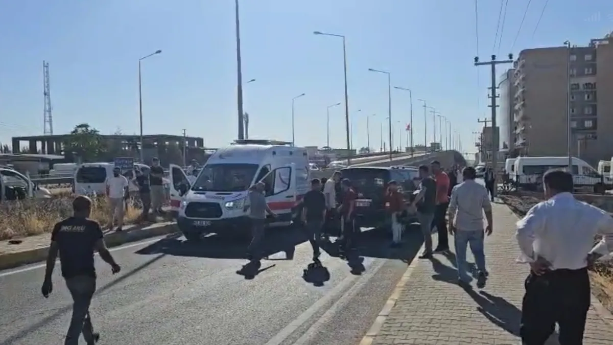 Mardin’de hafif ticari araç ile motosiklet çarpıştı: 2 yaralı Mardin’de hafif ticari araç ile motosiklet çarpıştı: 2 yaralı