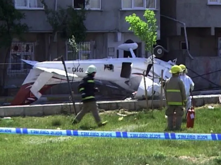 Askeri uçak İstanbul’da sokağın ortasına düştü