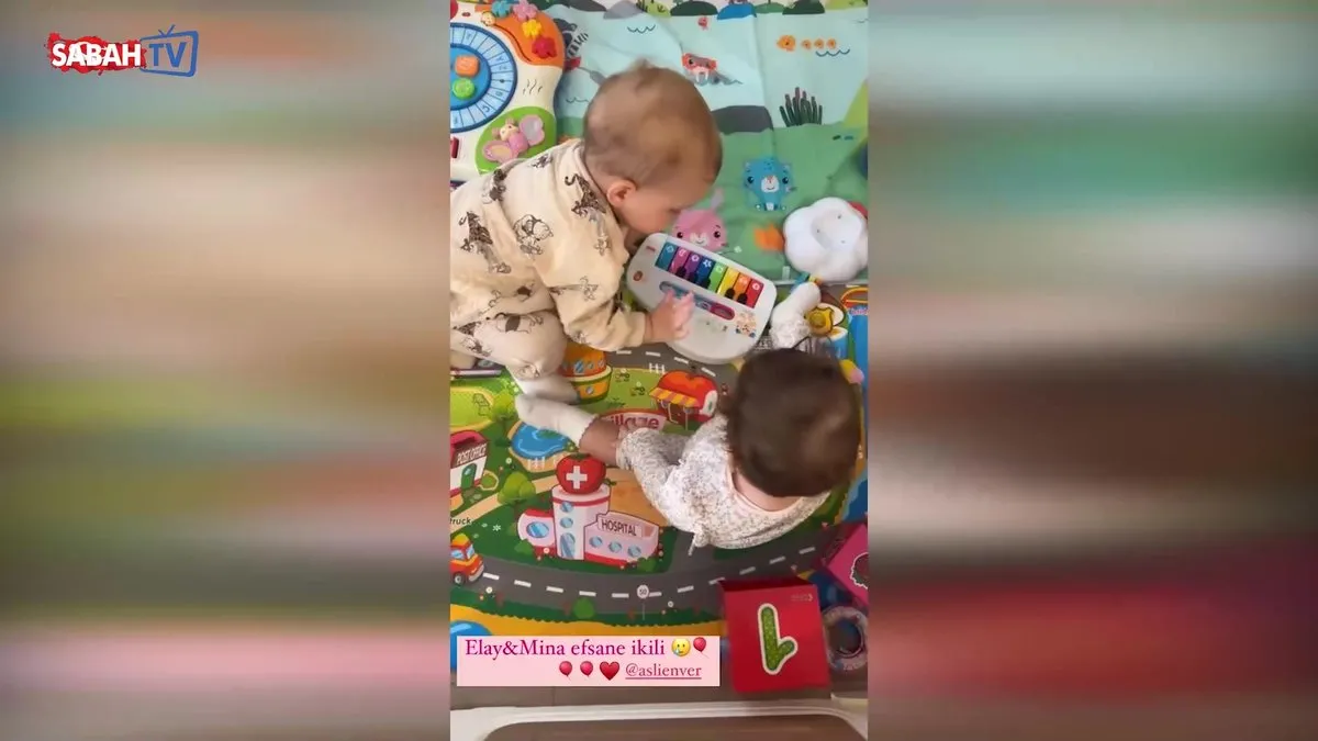 Eda Ece ile Aslı Enver’in minik kızları İpek ile Elay’ın eğlenceli halleri kalpleri ısıttı! videosunu izle Eda Ece ile Aslı Enver’in minik kızları İpek ile Elay’ın eğlenceli halleri kalpleri ısıttı! videosunu izle