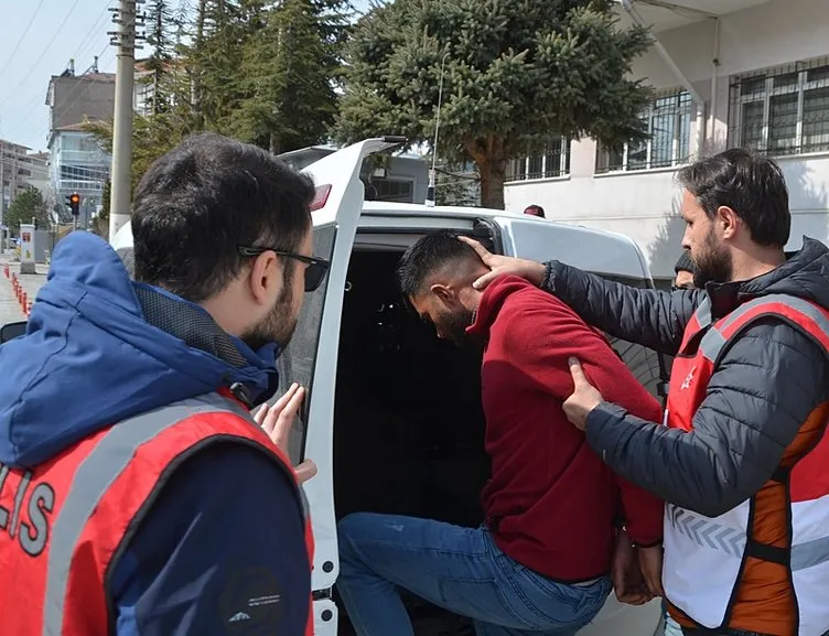 Kayınpeder cinayetinde travesti detayı: Soyunun deyip satırla saldırdı! İkisi odanın ortasında...