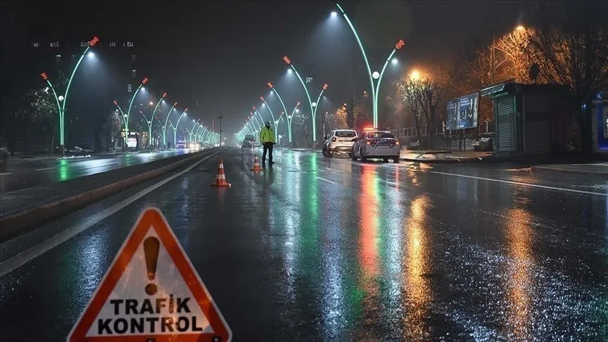 İçişleri Bakanlığı genelgesi ile sokağa çıkma yasağı detayları yayınlandı! 29 Nisan- 17 Mayıs Sokağa çıkma yasağında kimler muaf olacak, tam kapanma ne zaman bitiyor?