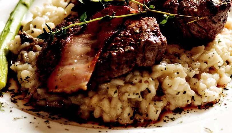 Kestane Mantarlı Risotto Yatağında Bonfile