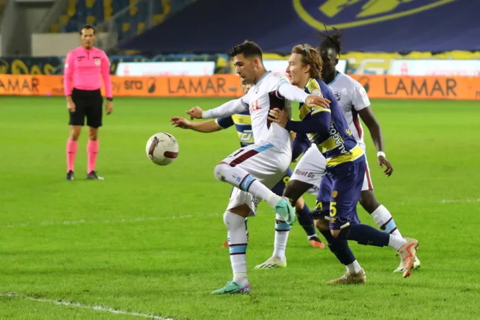 son-dakika-haberi-trabzonspor-mke-ankaragucu-deplasmaninda-firtina-baskentte-gol-perdesini-acti-1704562418226.jpg