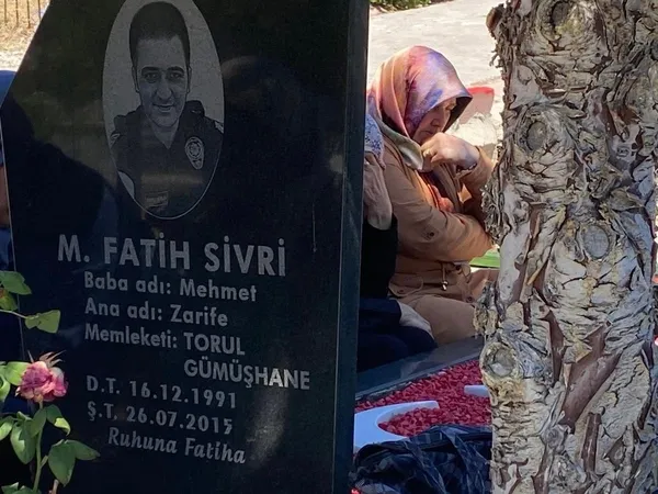 gazi-mahallesinde-sehit-dusmustu-muhammet-fatih-sivri-10-yilinda-dualarla-anildi-1753543947278.jpg