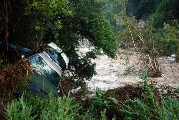 Olimpos'u sel vurdu