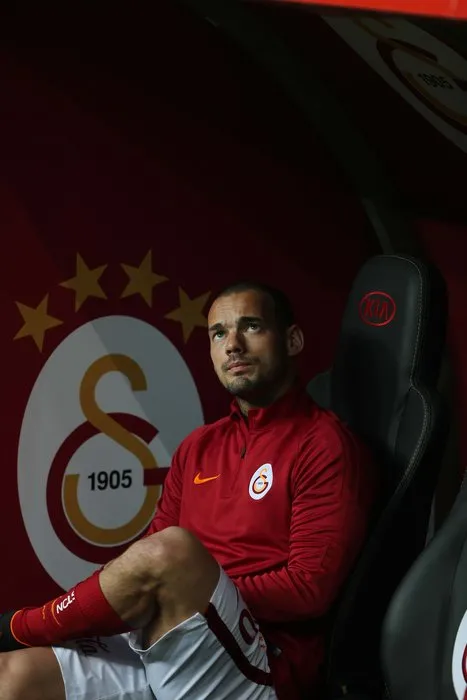Galatasaray yönetimi Sneijder’in menajerini çağırdı!