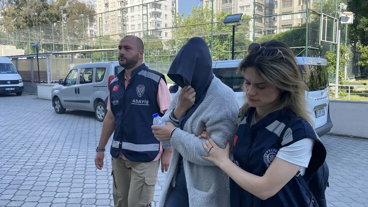 Samsun'da fuhuş operasyonu kapsamında polis ekiplerinin çalışması.