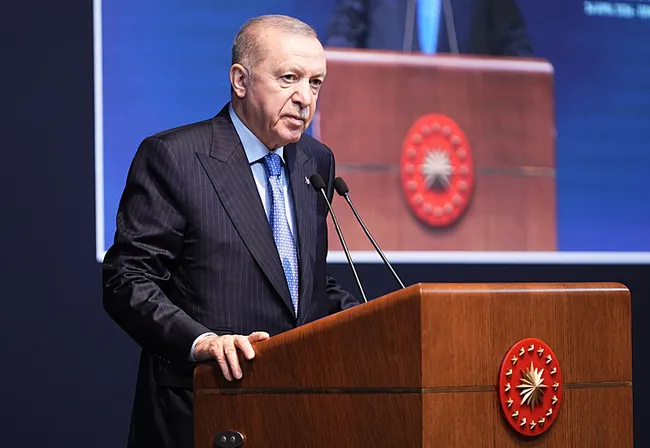 son-dakika-baskan-erdogandan-uluslararasi-yatirimcilara-net-mesaj-turkiye-bolgenin-istikrar-adasi-1777043065023.jpeg