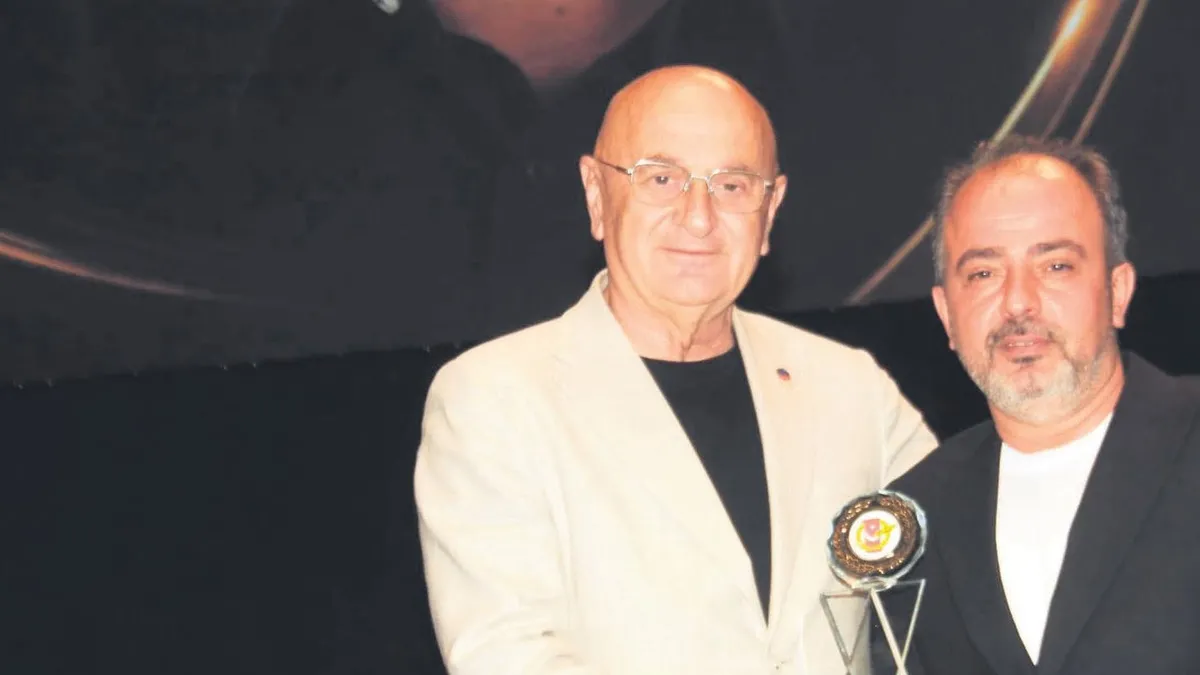 Muhabirimiz Özgür Özdemir Ödülünü Aldı