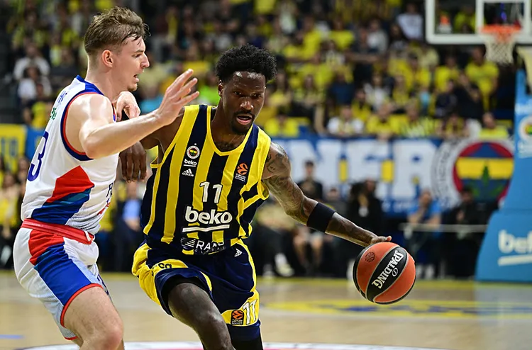 thy-euroleaguede-anadolu-efes-fenerbahce-bekoyu-maglup-etti-1712348032418.jpeg