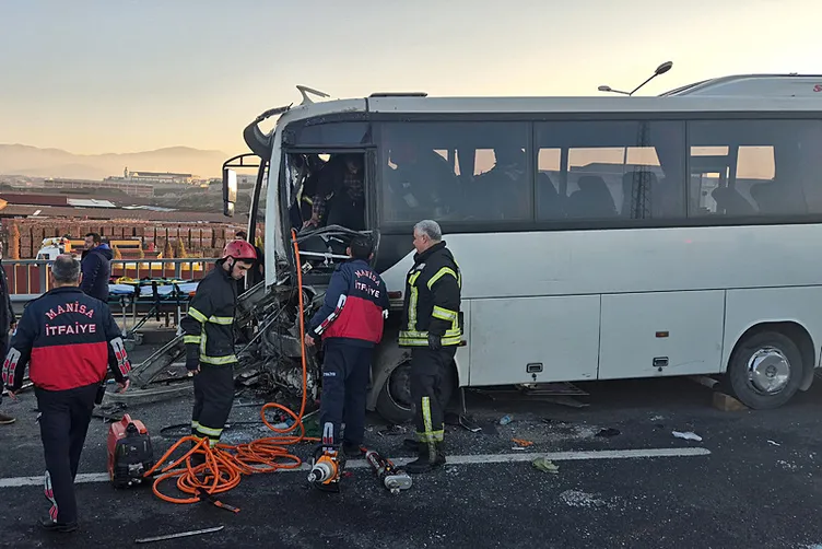 İşçi servisi TIR’a arkadan çarptı: 22 yaralı!