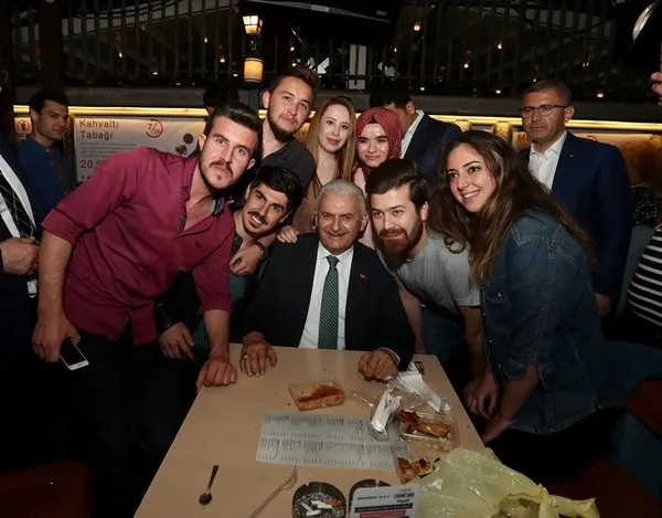 Binali Yıldırım, Çengelköy'de vatandaşlarla buluştu