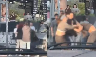 İstanbul’da kadınların yol verme kavgası kamerada: Saç saça baş başa birbirlerine girdiler!