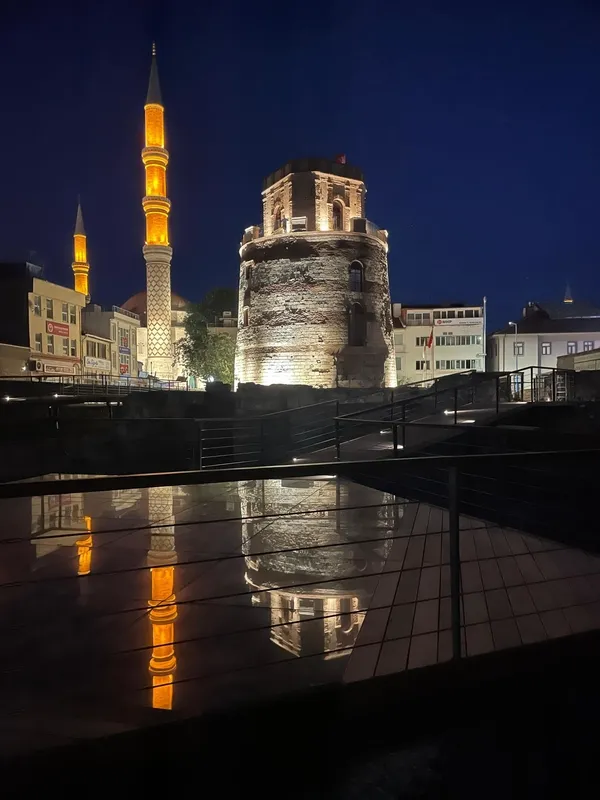 bakan-ersoy-paylasti-edirnenin-tarihi-saat-kulesi-yeniden-ziyarete-acildi-1782809907273.jpeg